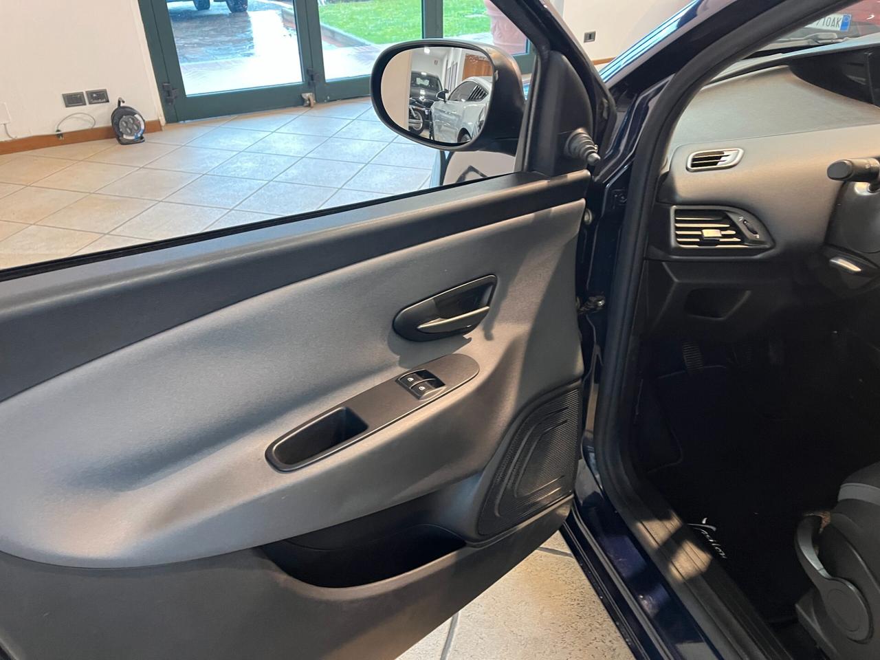 Lancia Ypsilon 1.2 69 CV 5 porte Gold