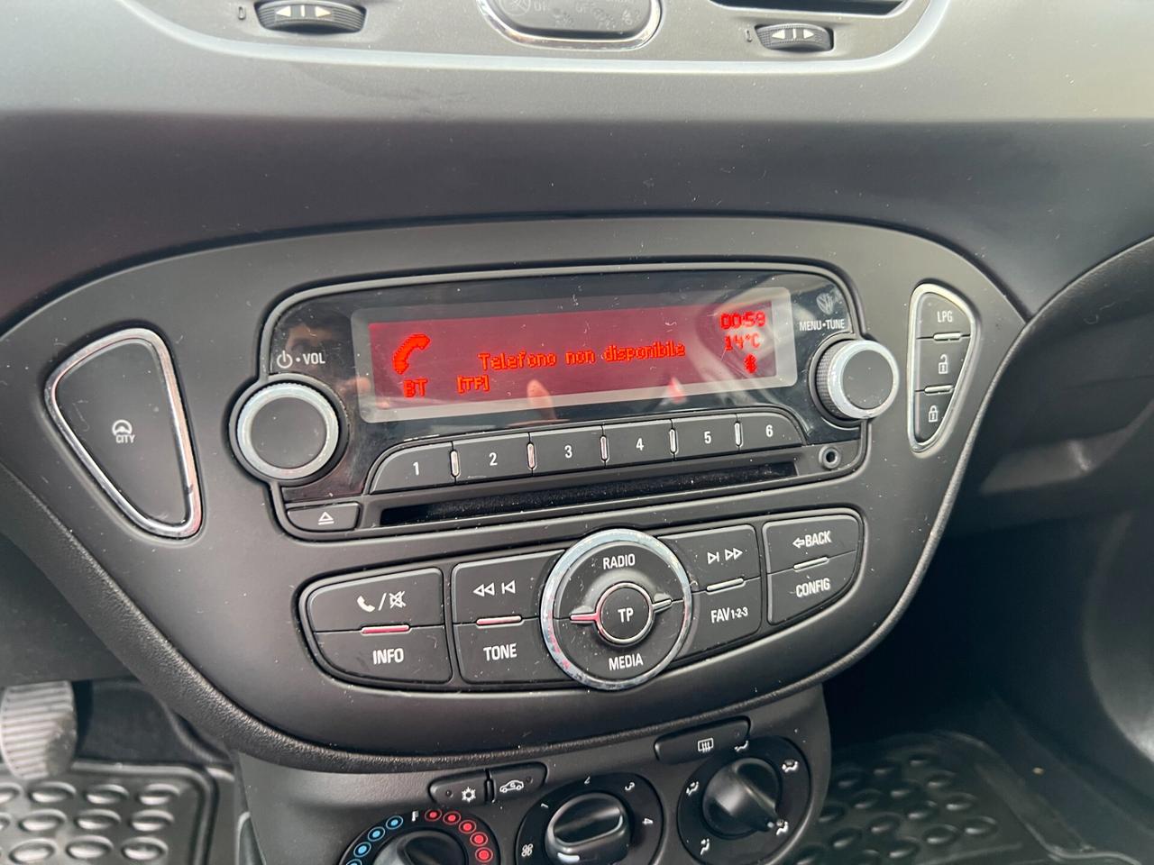 Opel Corsa 1.4 90CV GPL Tech 5 porte