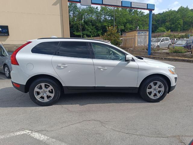 VOLVO XC60 DRIVe kINETIC 163 cv