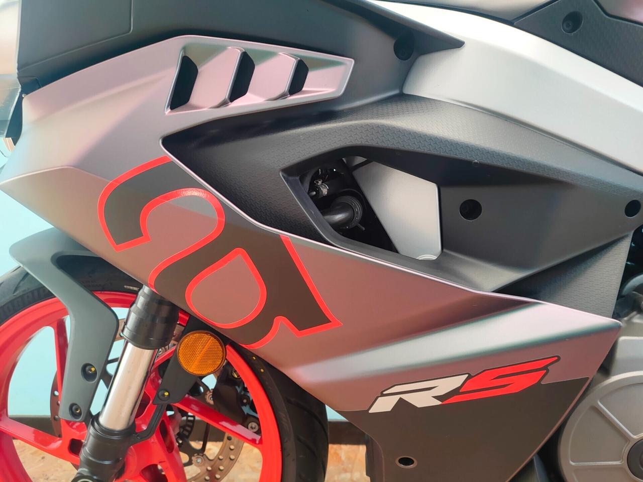 Aprilia RS 457 soli 2409 km.