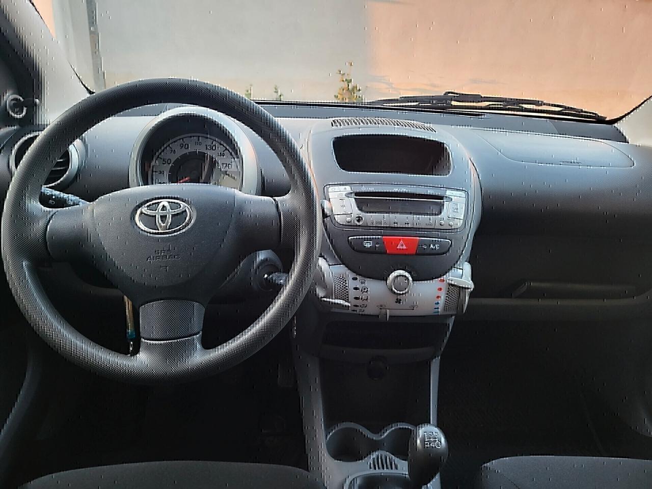 Toyota Aygo 1.0 12V VVT-i 5 porte 04/2011KM 103000