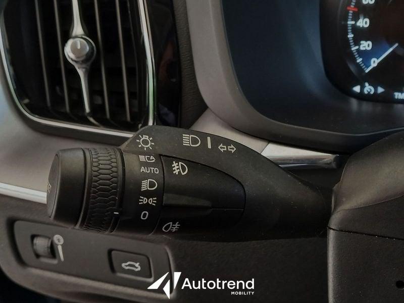 Volvo XC60 B4 197+14 CV AWD Automatica Mild Hybrid Momentum Pro