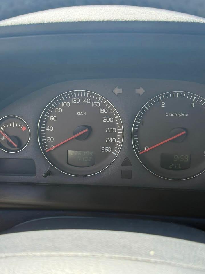 Volvo V70/XC70 V70 2.4 D5 20V (185CV) cat Momentum