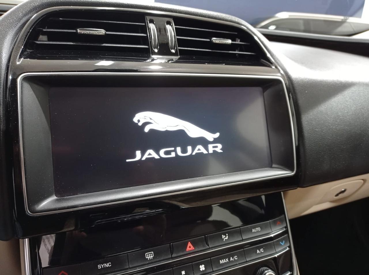 Jaguar XE 2.0 D 180 CV aut. Prestige