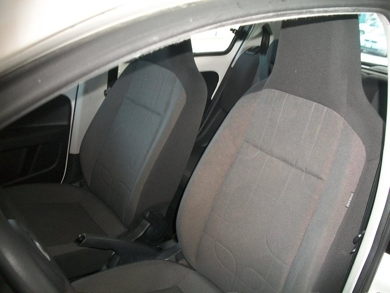 Volkswagen up! 1.0 5p. move ASG CC999 KW 44 HP 60 EURO 05 BENZINA GARANZIA UN ANNO N 08 GOMME E CERCHI E COPRI CERCHI ESTIVE E QUATRO QUATRO STAGIONI 95/100 SI NEOPATENTATI