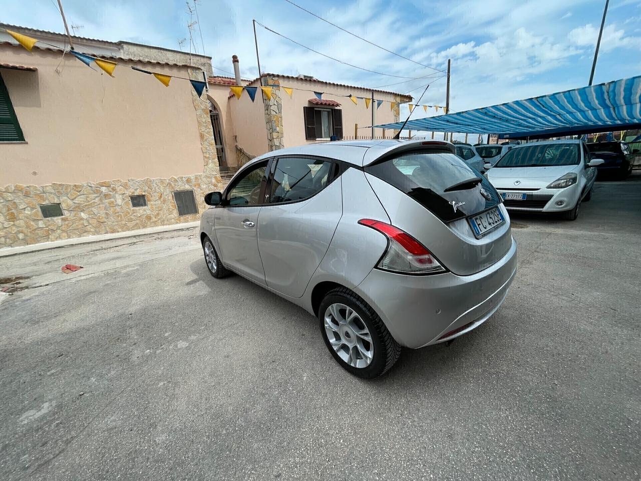 Lancia Ypsilon 1.2 69 CV 5 porte Gold