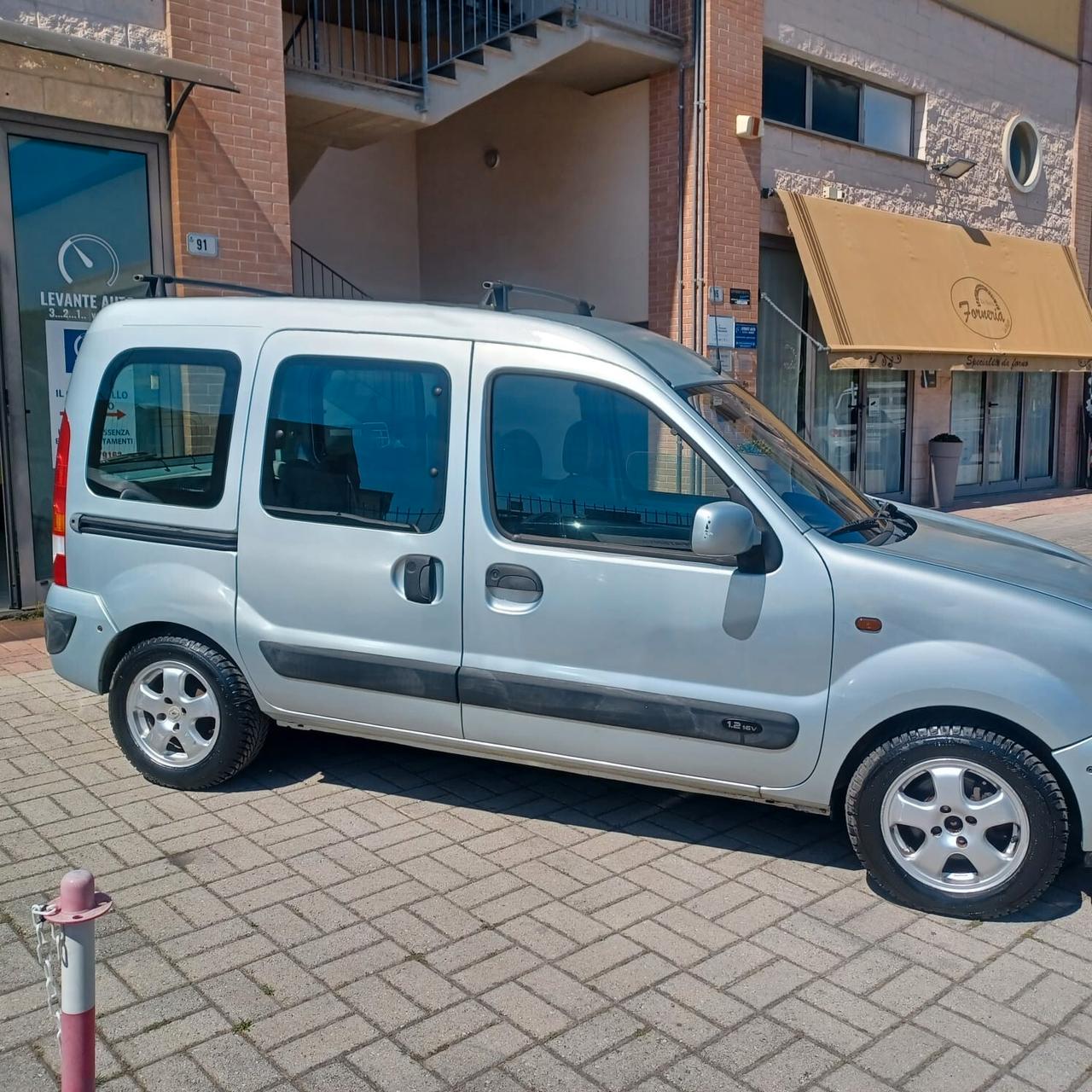 IDEALE PER LAVORO E FAMIGLIA BERLINGO 1.2