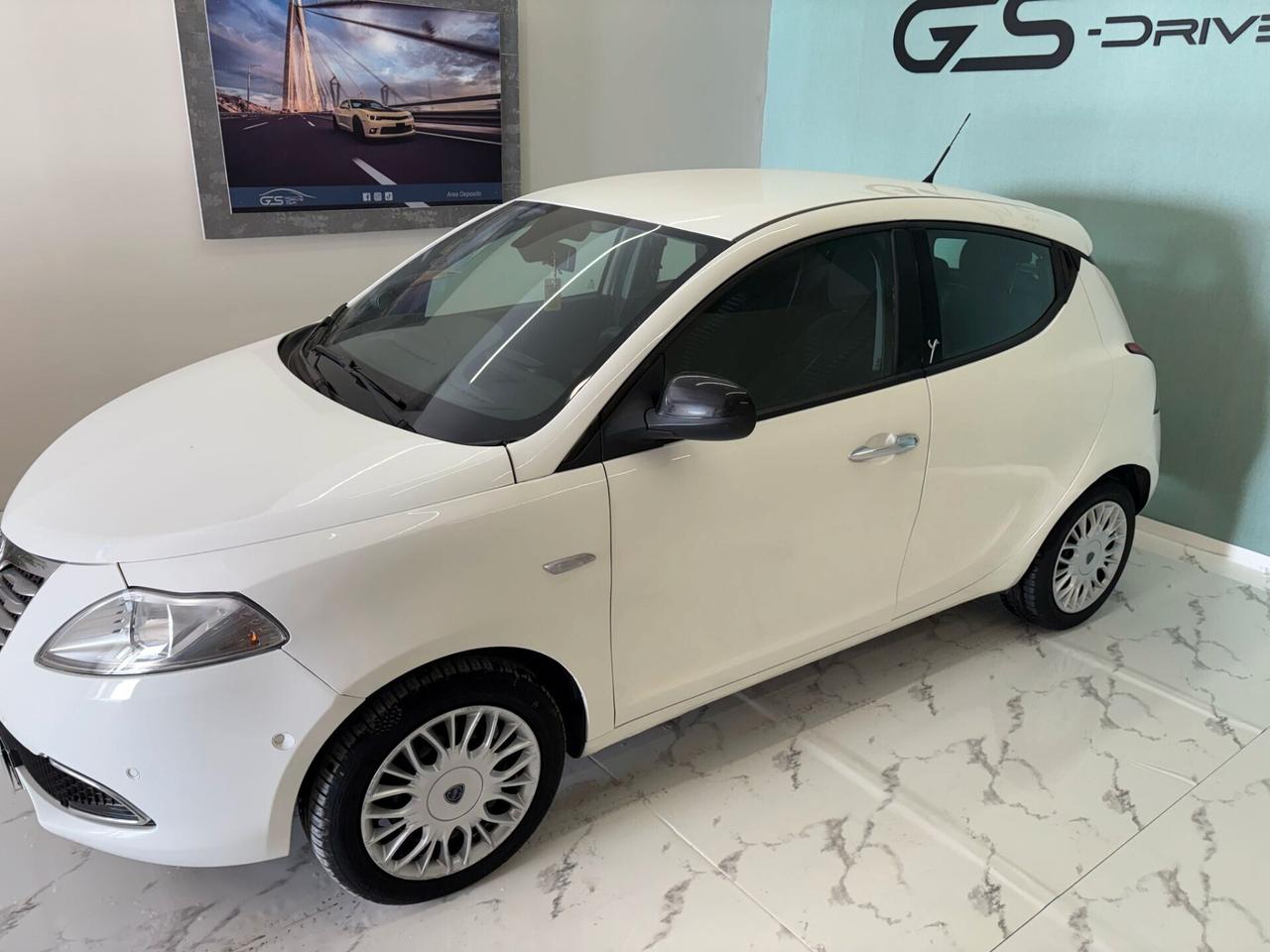 Lancia Ypsilon 1.2 69 CV 5 porte S&S Platinum