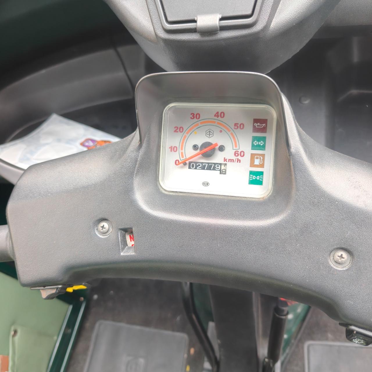 Piaggio Ape 50 con Cassone chiuso