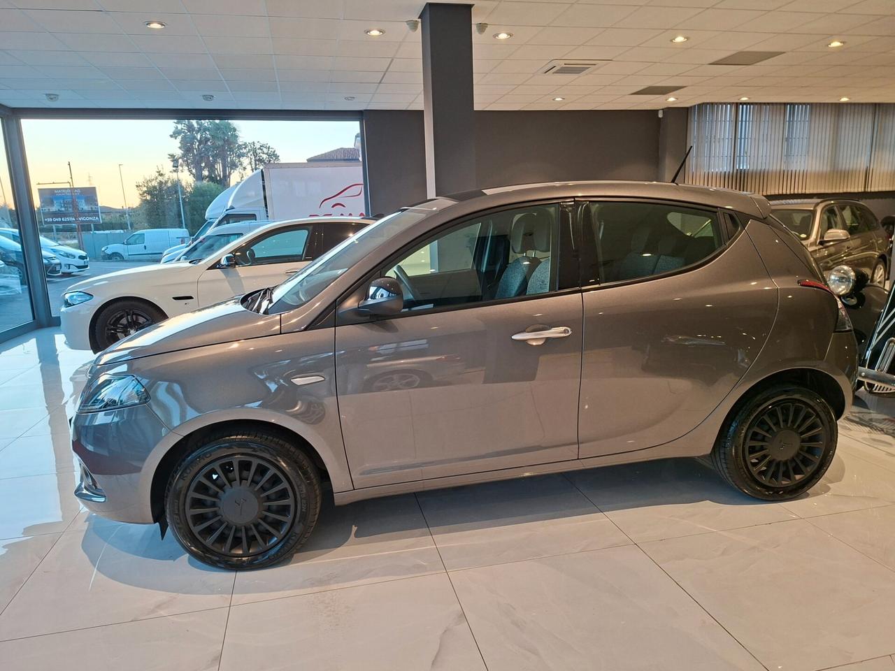 Lancia Ypsilon 1.0 Hybrid Neopatentati 2021