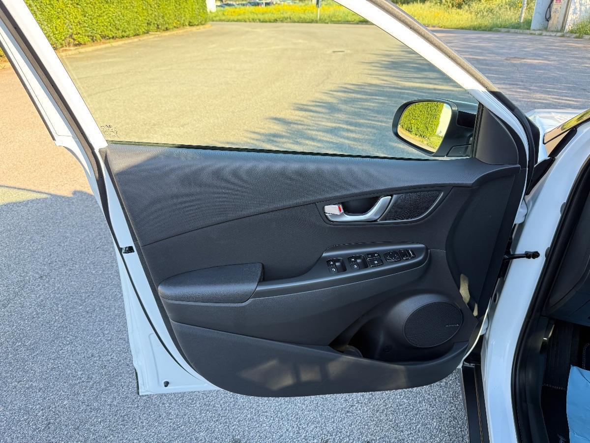HYUNDAI Kona 1.6 CRDI Hybrid 48V DCT XLine Safety Pack 136 C.V.