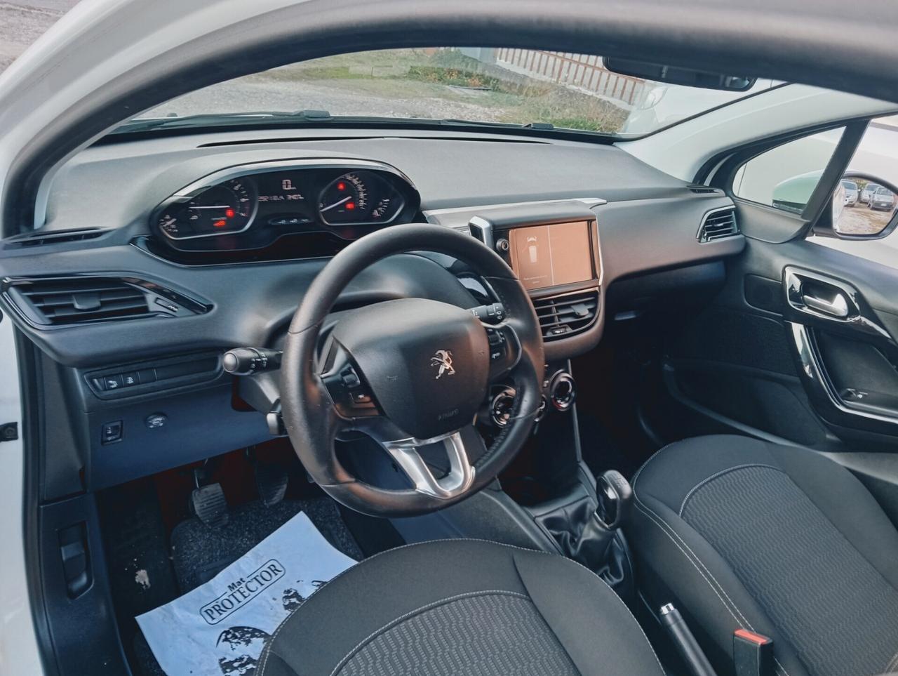 Peugeot 208 PureTech 82 5p. GPL Access