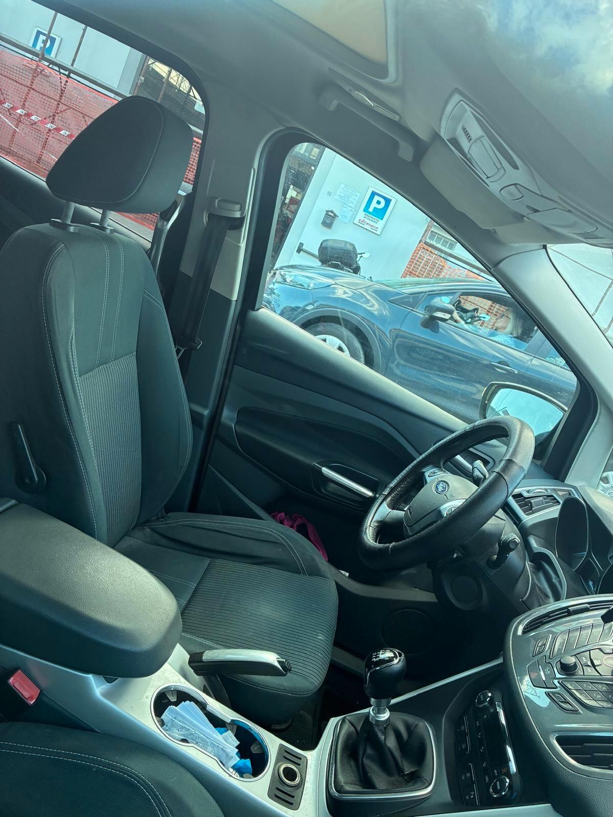 FORD GRAND C-MAX - SeTTE POSTI- UNiCO PRoPRIETARIO- ECCELLENTI CONDIZIONi