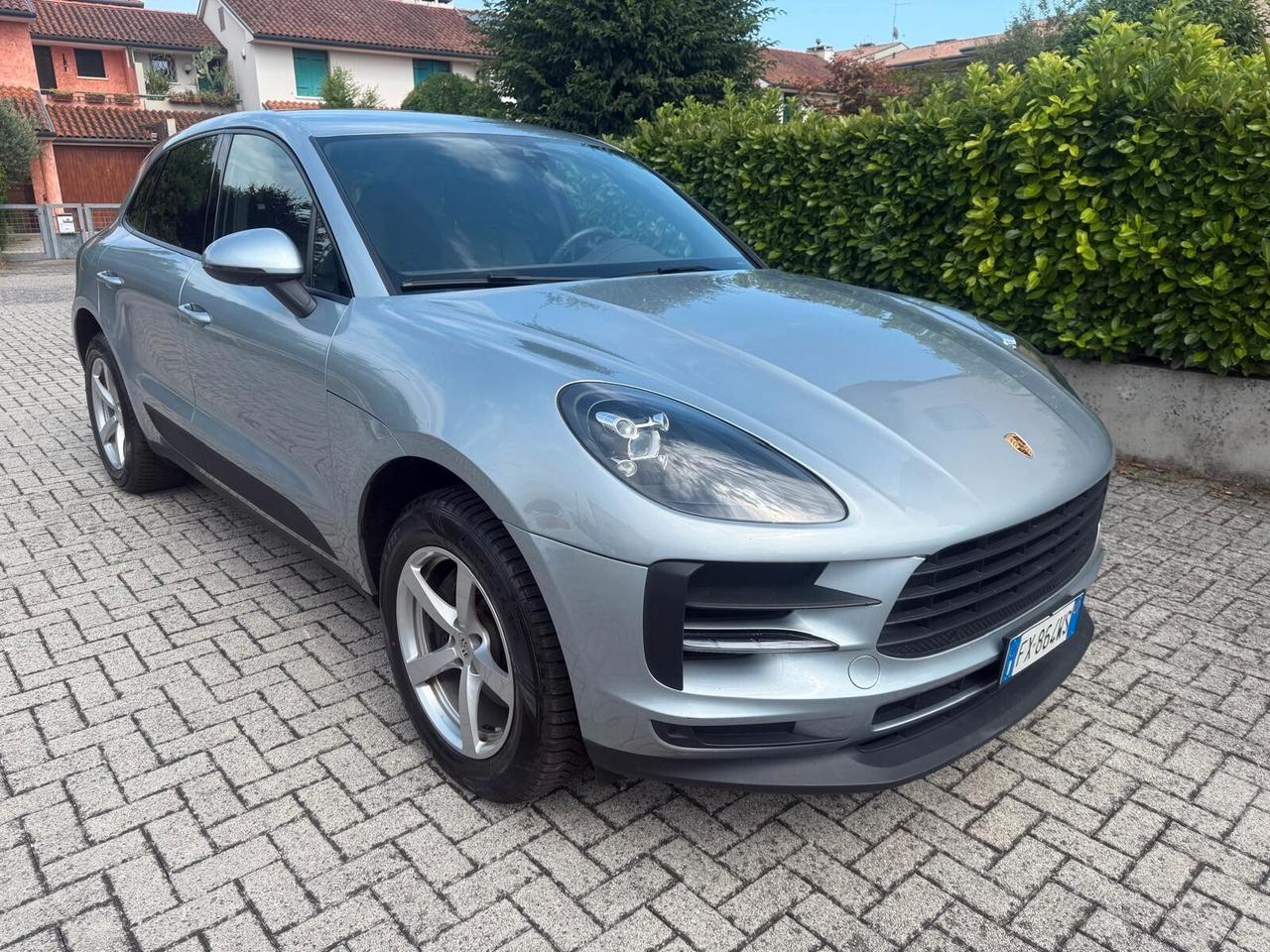 Porsche Macan 2.0 Book service Porsche