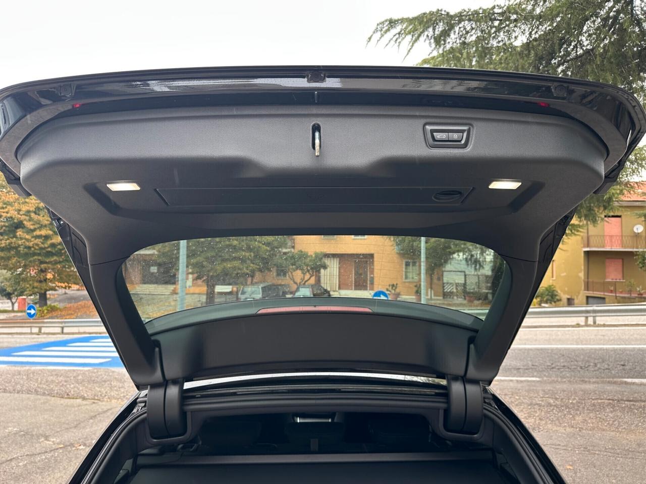 Bmw 318 d 48V Touring M Sport + R19 + BLACK PACK + FARI MATRIX + GANCIO TRAINO 320 + HEAD-UP