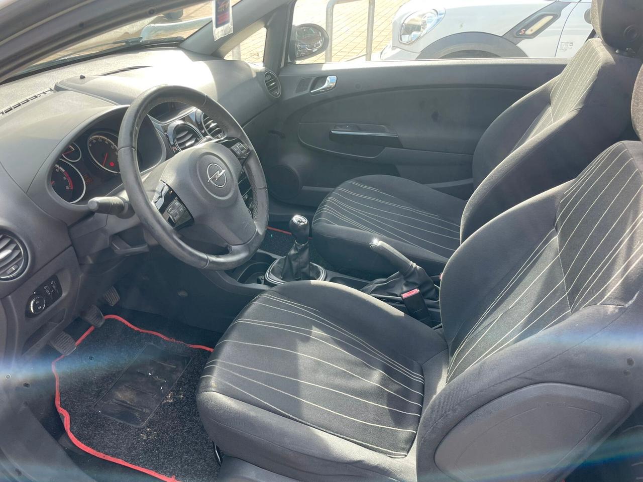 Opel Corsa 1.2 3 porte b-color