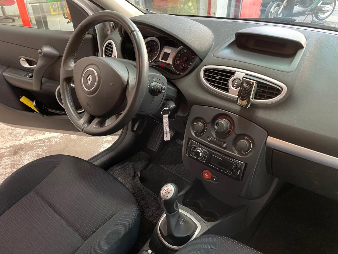 Renault Clio 1.4 16V 5 porte Confort 95.000KM!!!
