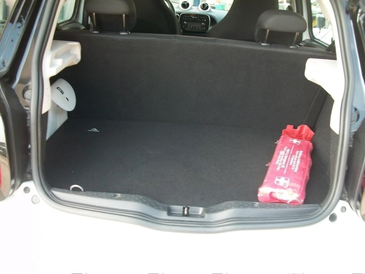 Smart ForFour 70 1.0 Passion cc999 euro 06 benzina 05 porte si neopatentati garanzia un anno km 102898 taliandati bi colore28