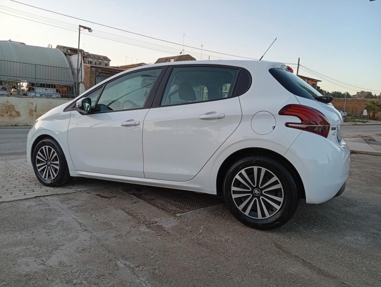 Peugeot 208 BlueHDi 75 S&S 5 porte Active