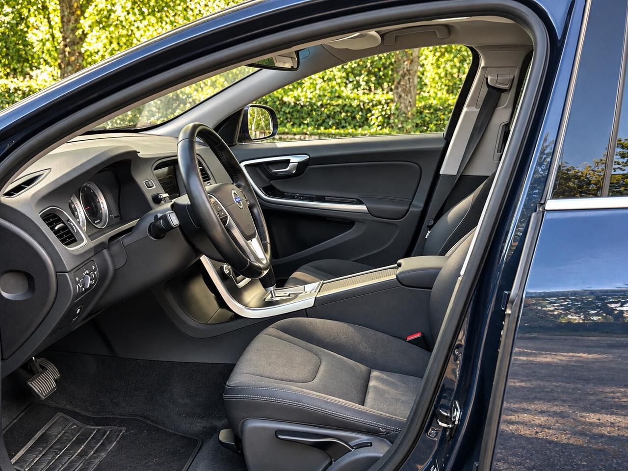Volvo V60 D5 AWD Geartronic Summum 215 CV – Automatica 4x4 Tetto Apribile