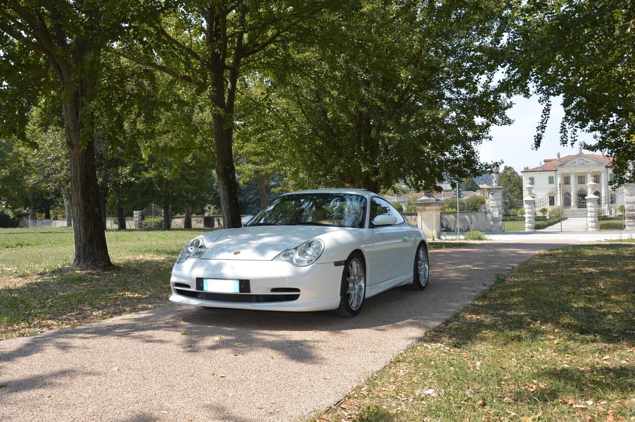 Porsche 996 Carrera cat Coupé