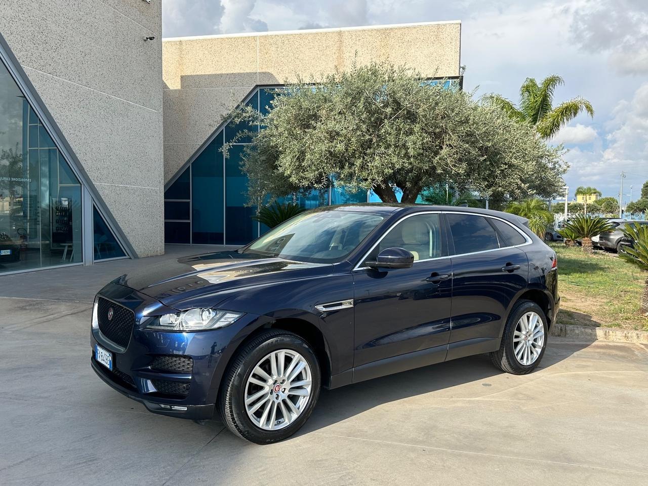 Jaguar F-Pace 2.0d Pure 240cv possibilità noleggio no scoring