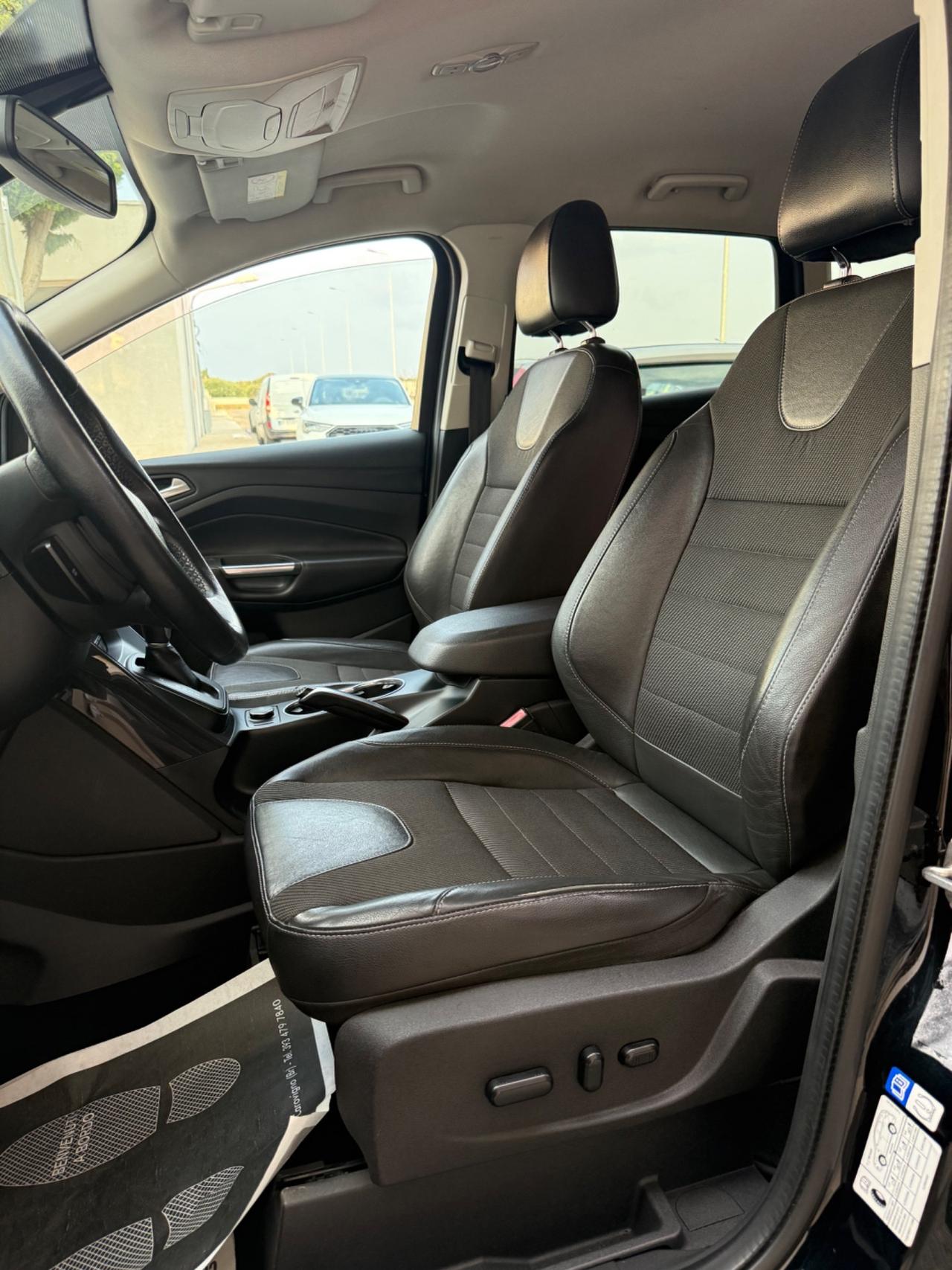 Ford Kuga 2.0 tdci Titanium 4wd 140cv powershift NAVI,PELLE,CAMBIO AUTOMATICO SOSTITUITO NUOVO 05/2025