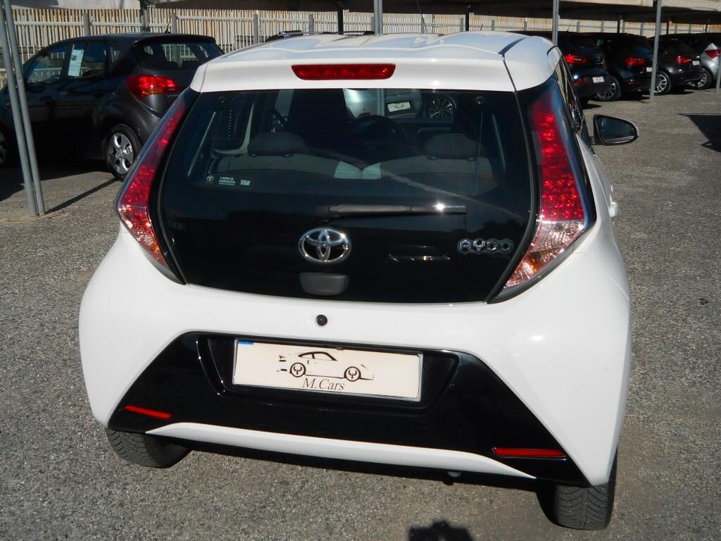 Toyota Aygo 1.0 VVT-i 69 CV 5 porte x-play automtica