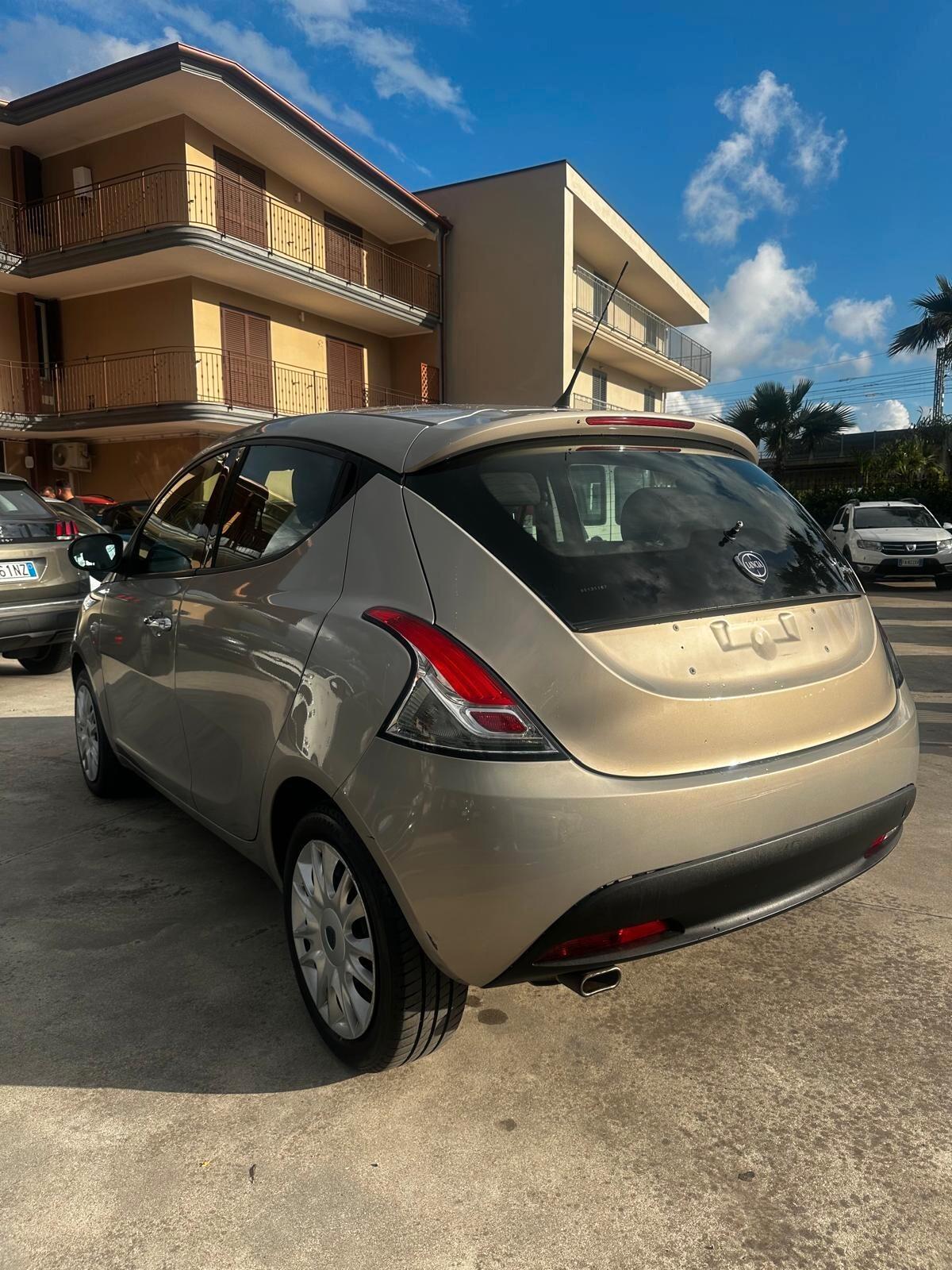 Lancia Ypsilon 1.2 69 CV 5 porte S&S Gold
