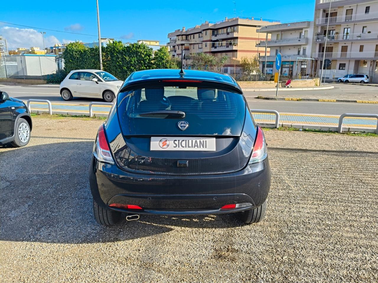 Lancia Ypsilon 1.0 70CV Hybrid Platino