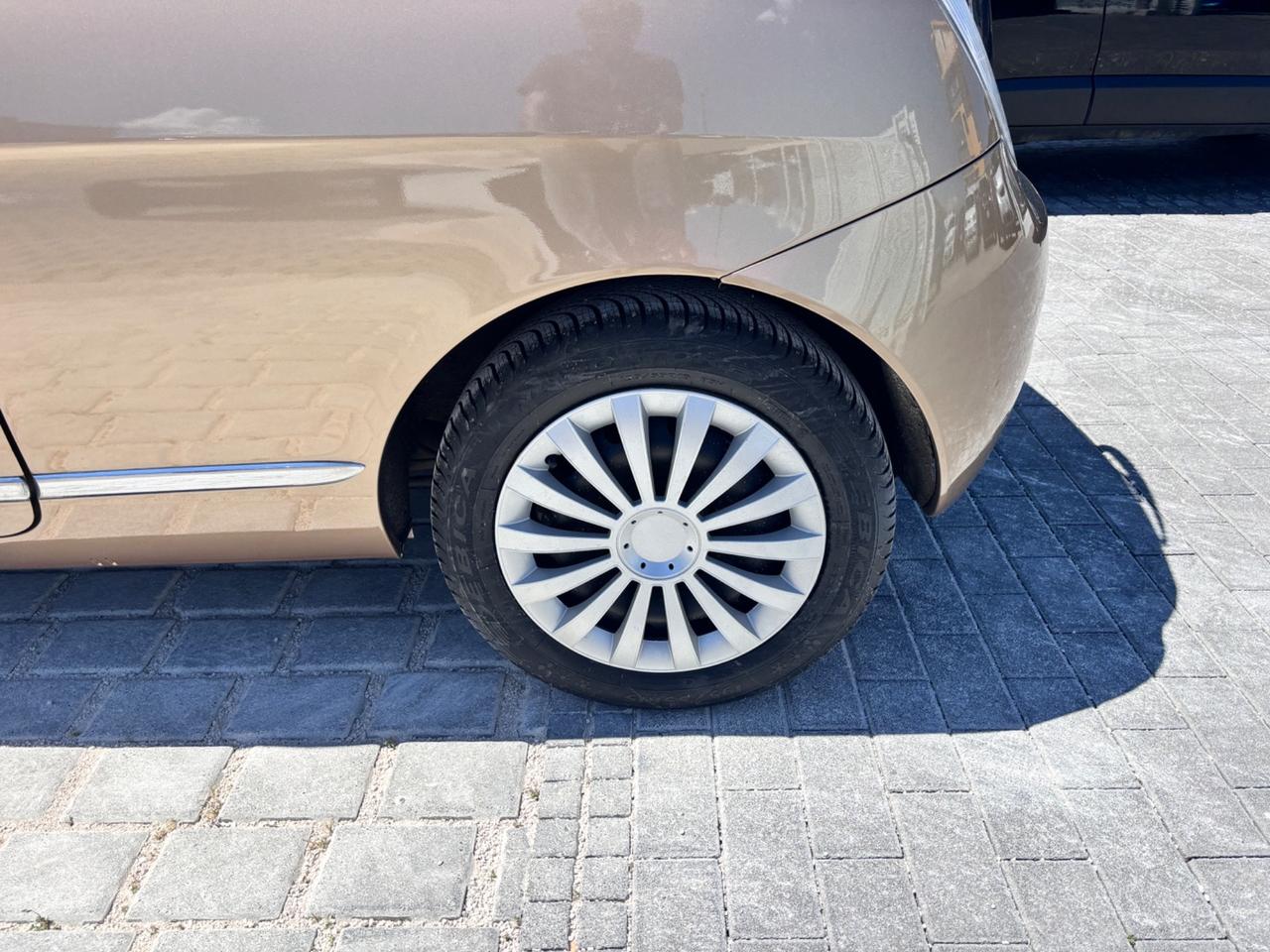 Lancia Ypsilon 1.4 Oro Giallo