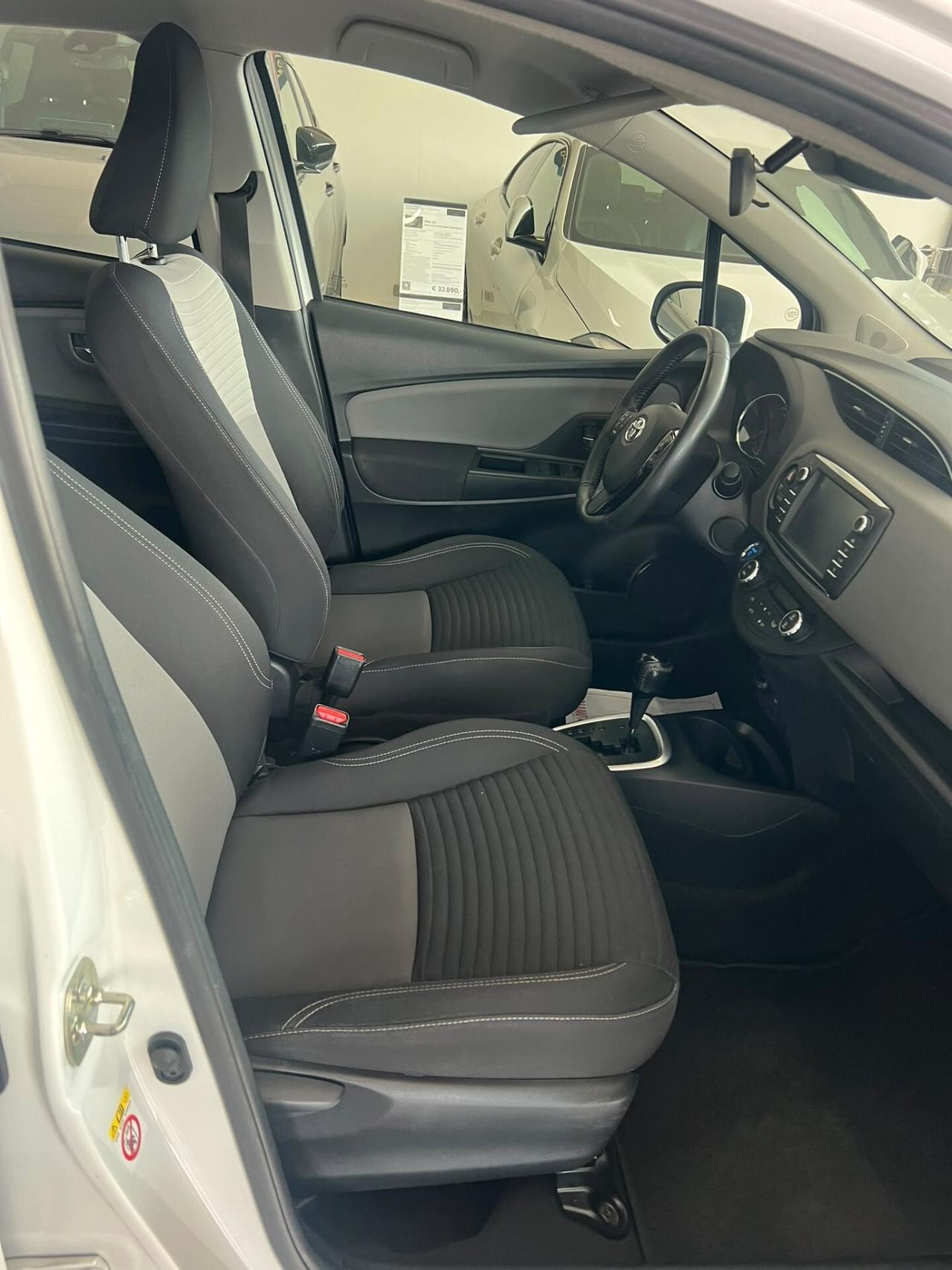 Toyota Yaris III 5p 1.5h Cool + GARANZIA 60 MESI