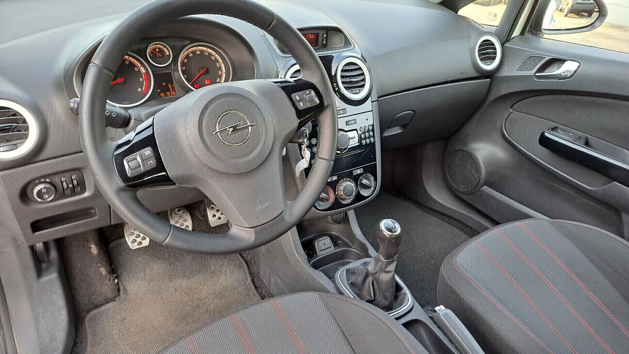 Opel Corsa 1.2 3 porte b-color