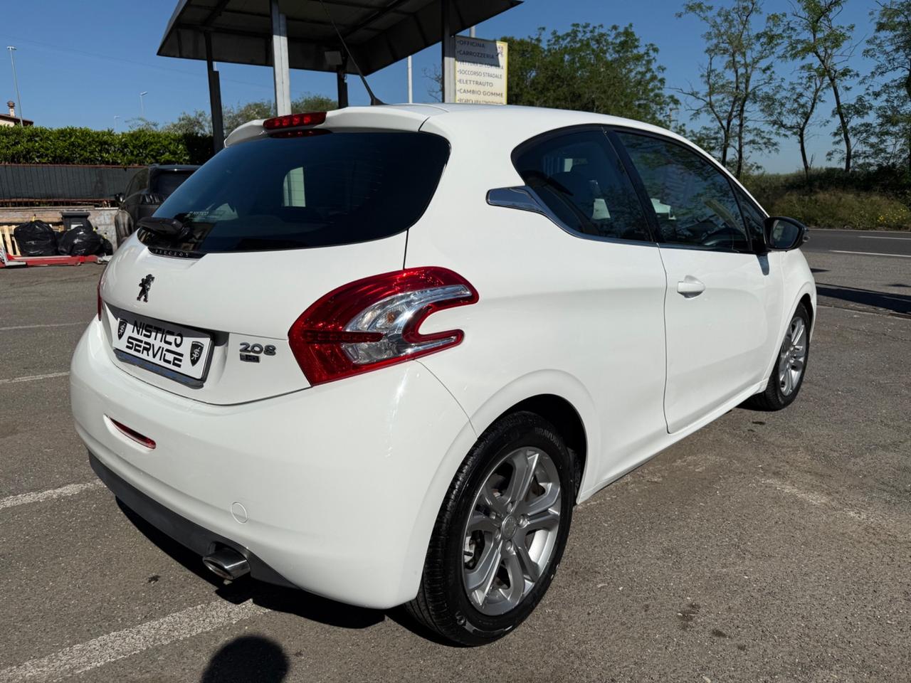 Peugeot 208 1.6 e-HDi 92 CV Stop&Start 3 porte Allure