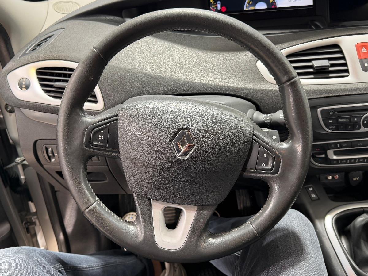 RENAULT - Scénic X-Mod - 1.5 dCi 110CV Luxe. 7P