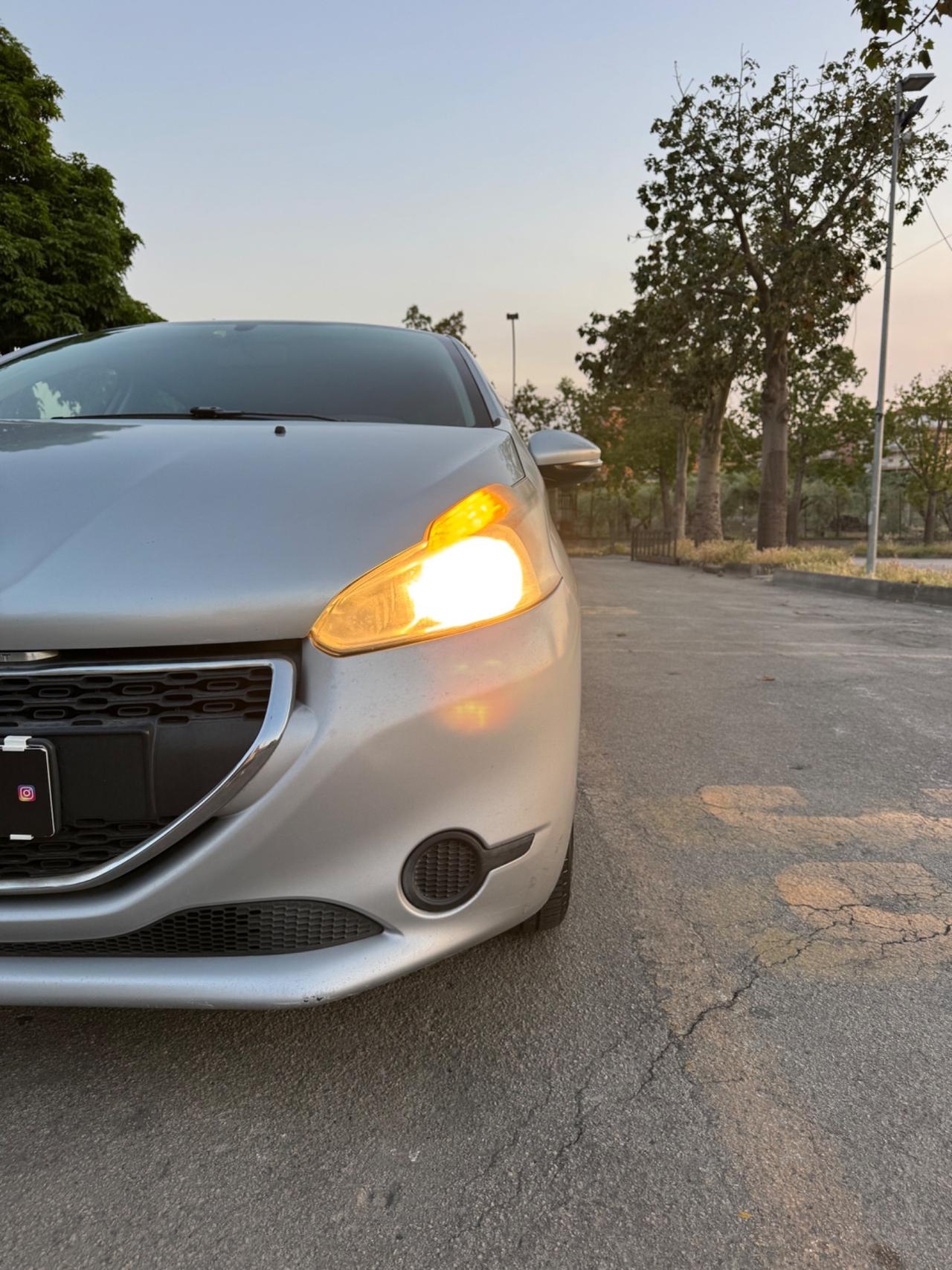 Peugeot 208 1.4 HDi LEGGI DESCRIZIONE