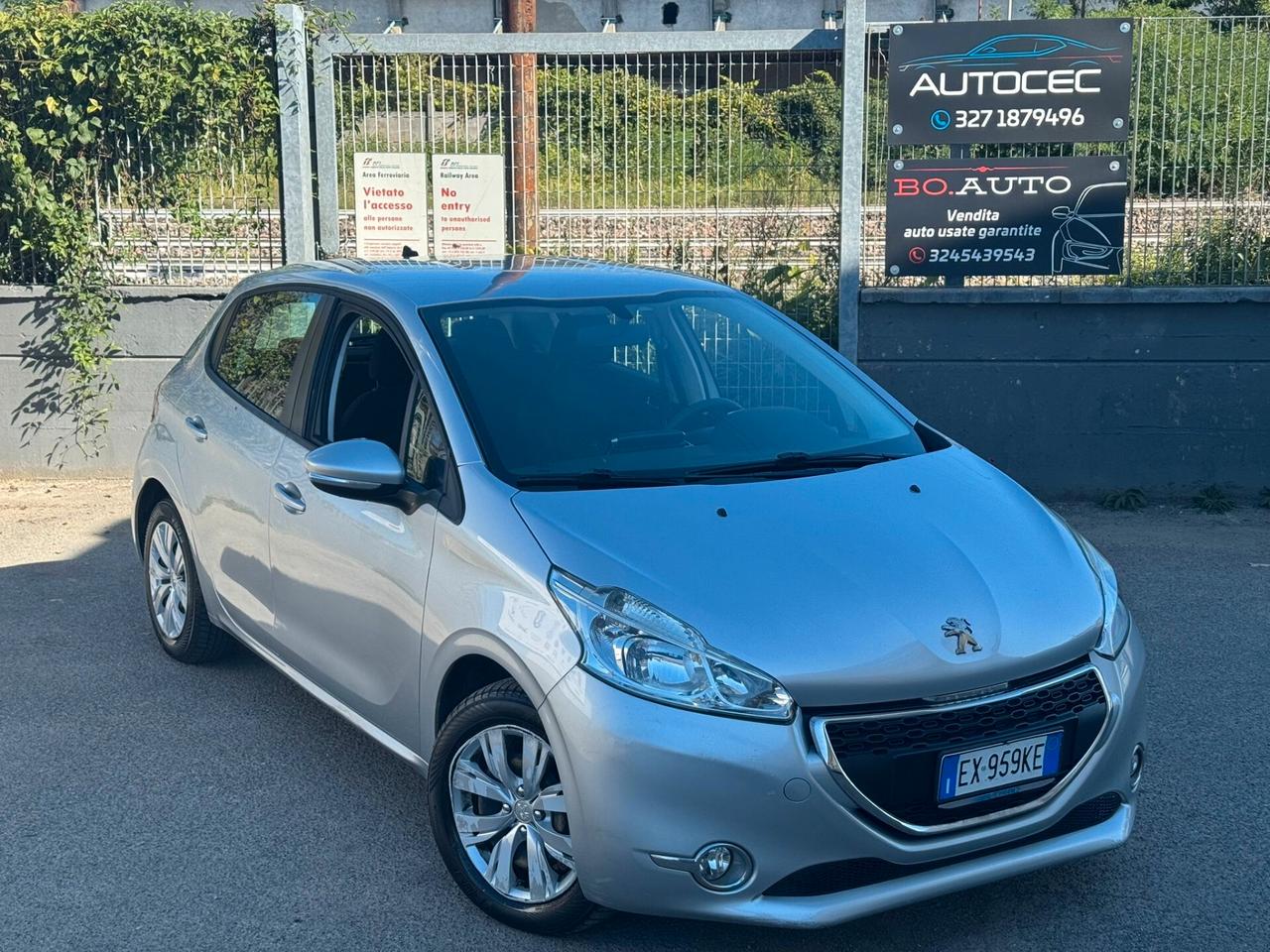 Peugeot 208 1.4 HDi 68 CV 5 porte Allure