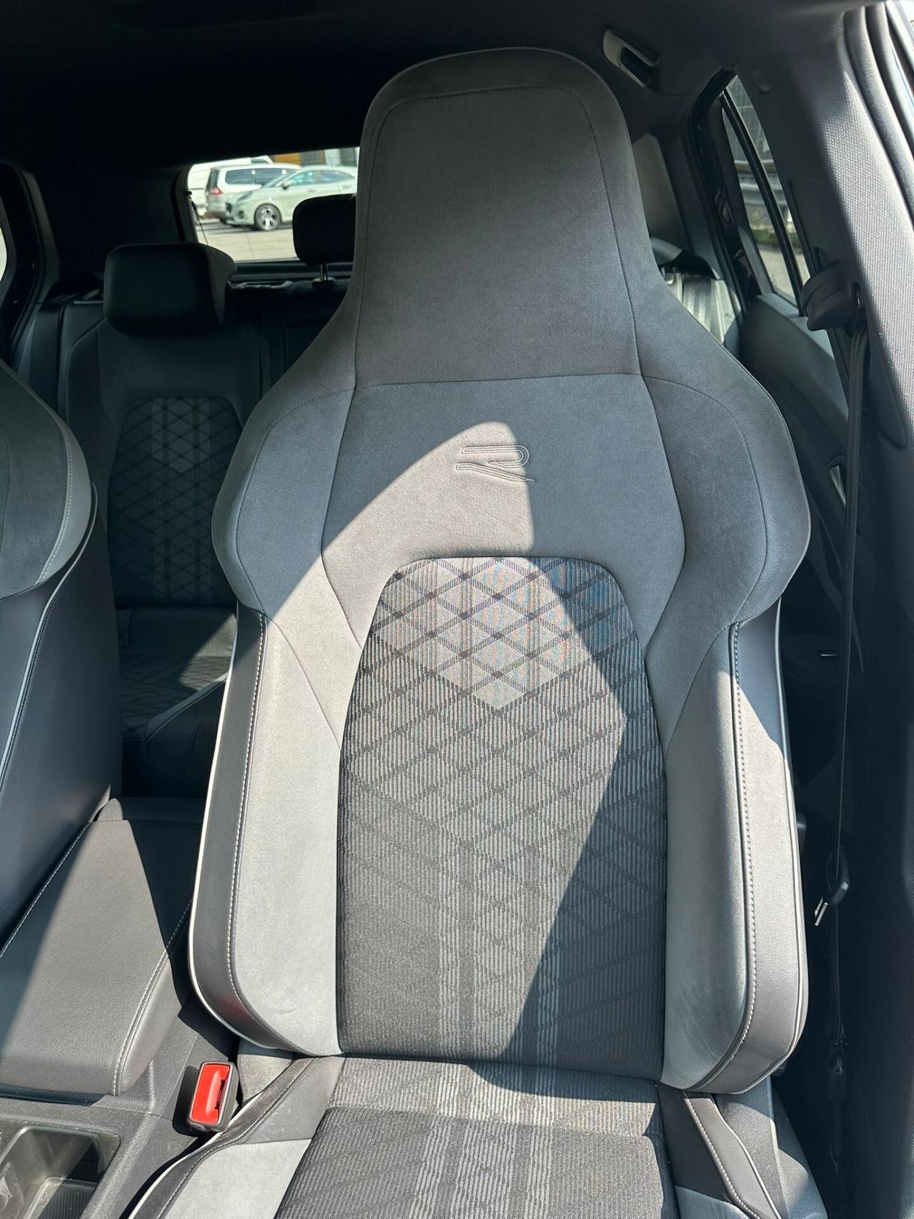 Volkswagen Golf 1.5 TSI EVO ACT R-Line