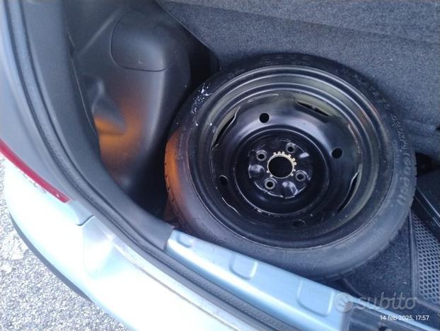 TOYOTA Yaris 1.4 tdi D-4D 5P diesel con GPL perf