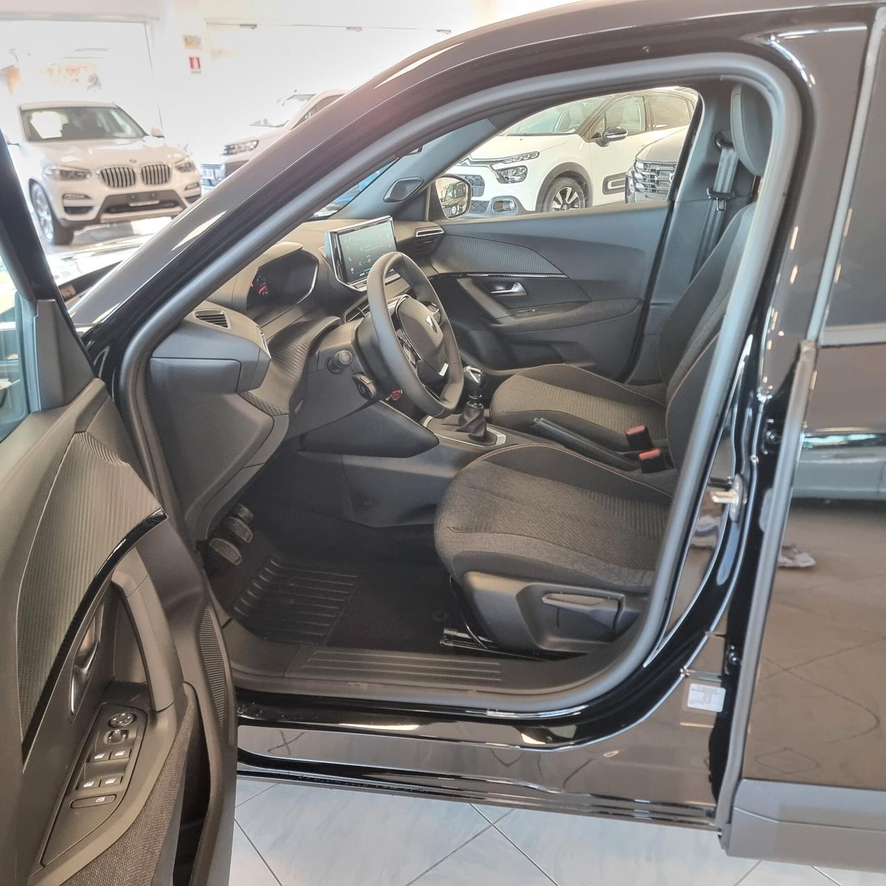 PEUGEOT 2008 SUV dallo Style deciso 1.2 100cv S&S