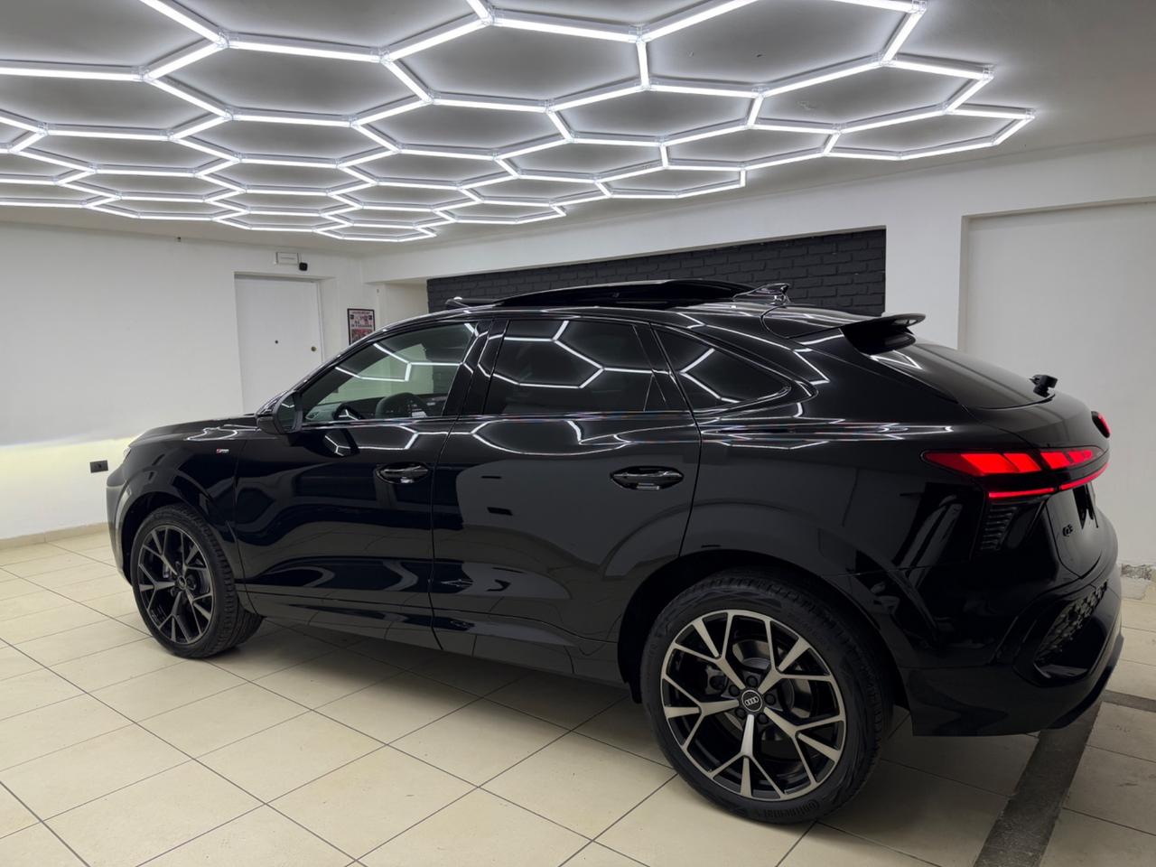 Audi Q3 SPB NEW MODEL 35 TDI S LINE KM0