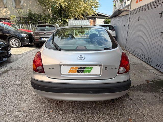 TOYOTA Corolla 1.4i 16V 5 porte Sol