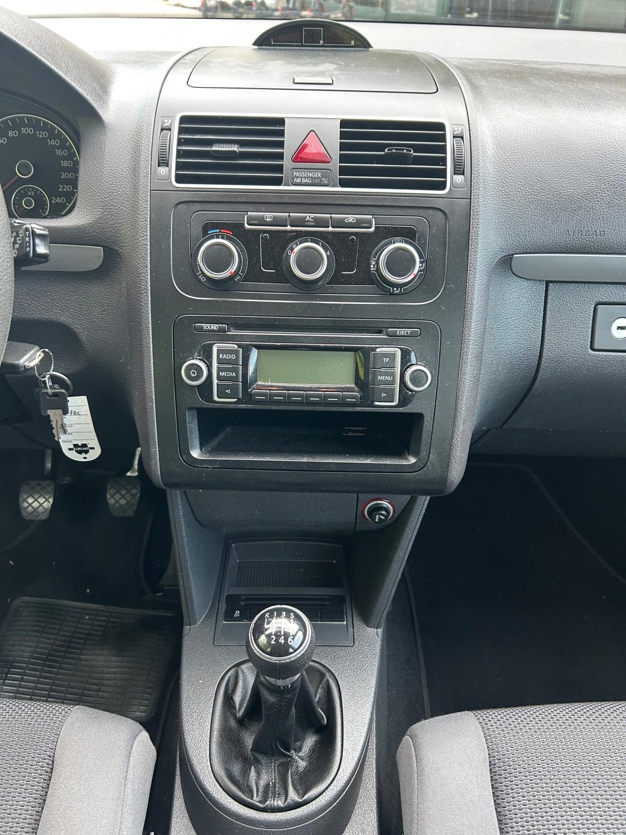 Volkswagen Touran 1.2 TSI Trendline * 7 POSTI * Neo patentati
