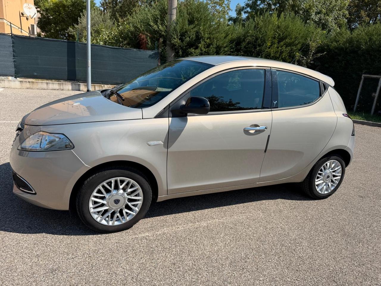 Lancia Ypsilon 1.2 - NEOPATENTATI - 12 MESI DI GARANZIA -