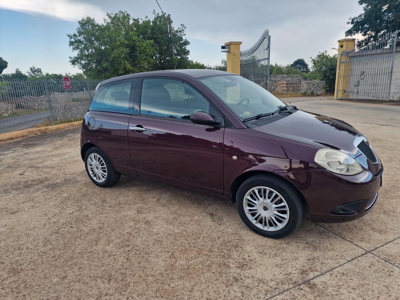 Lancia Ypsilon 1.3 MJT 75 CV Argento