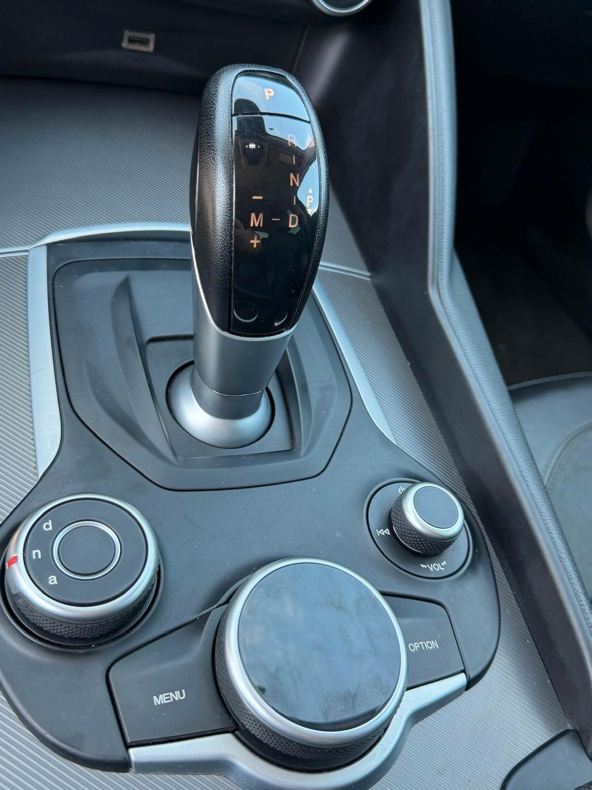 Alfa Romeo Giulia FINANZIABILE 210 CV -Veloce