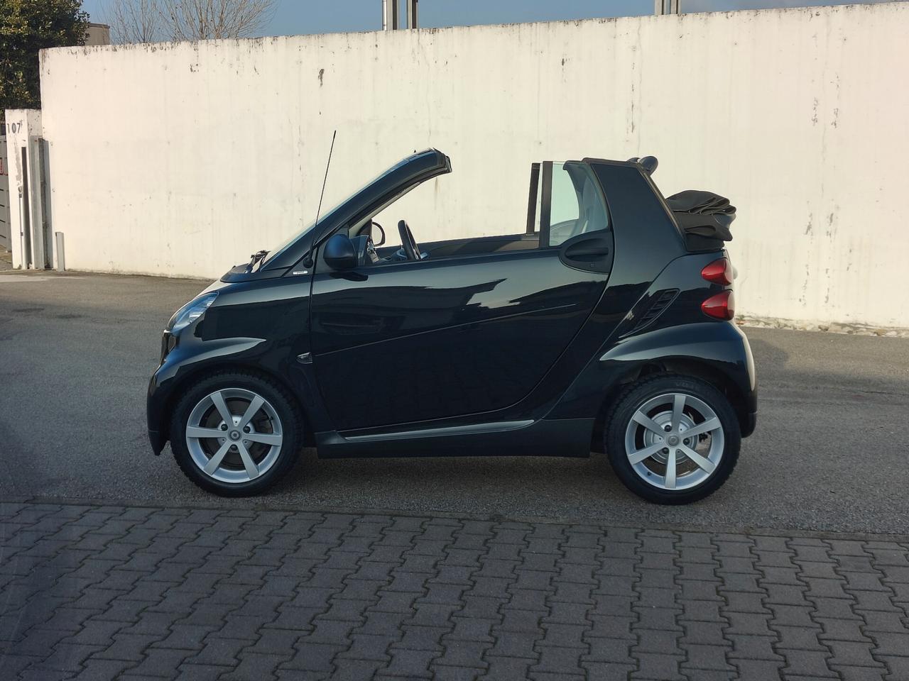 Smart ForTwo 1000 52 kW MHD cabrio pure
