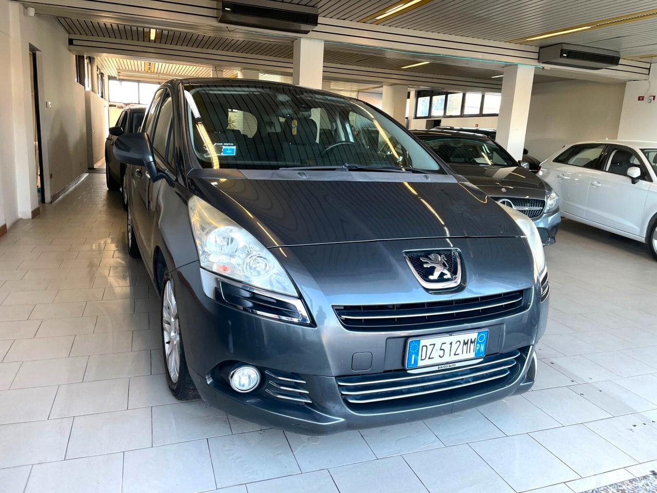 Peugeot 5008 2.0 HDi Féline 7 posti