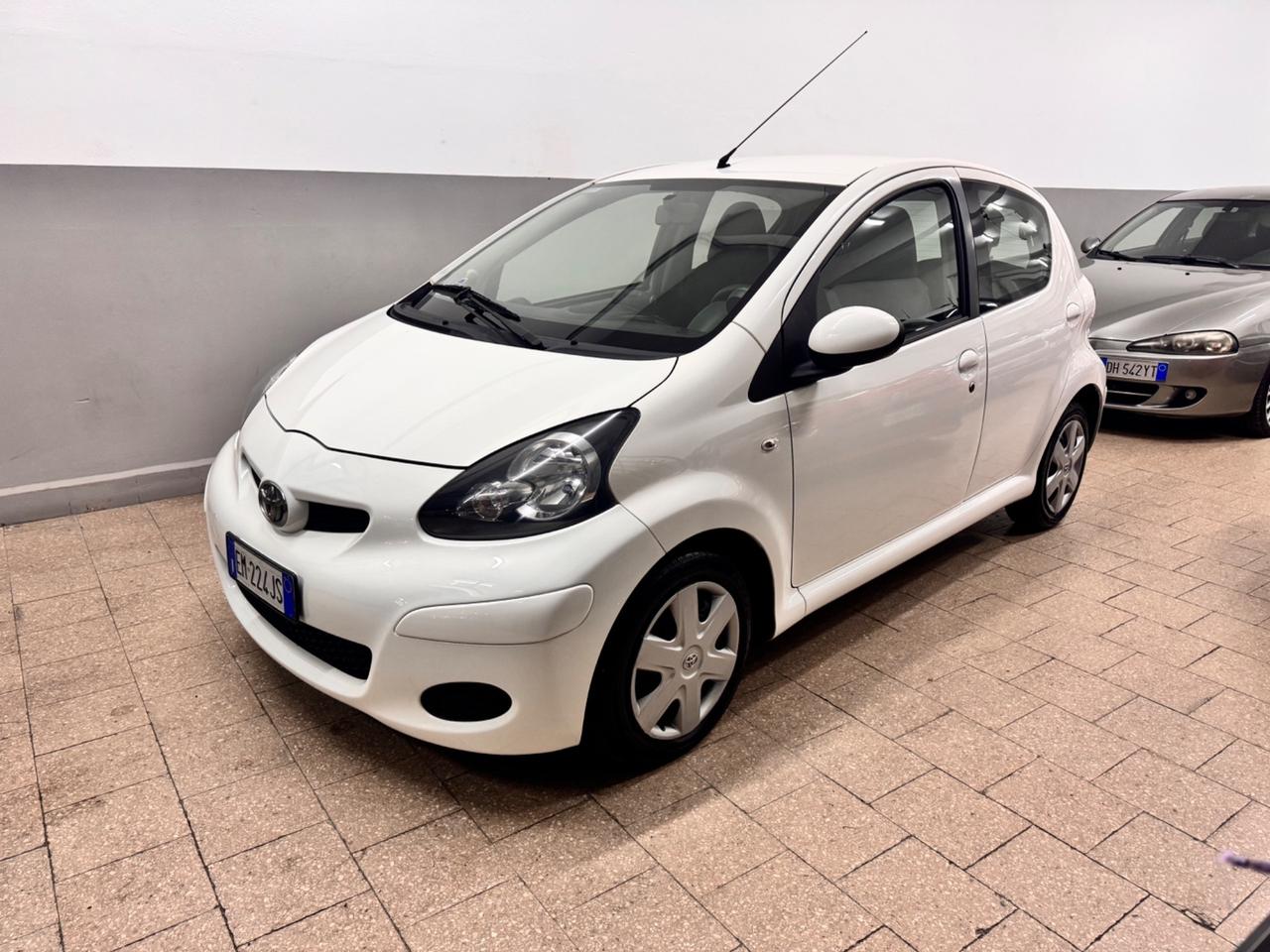 Toyota Aygo 1.0 68 Cv 5 Porte Lounge - 2012