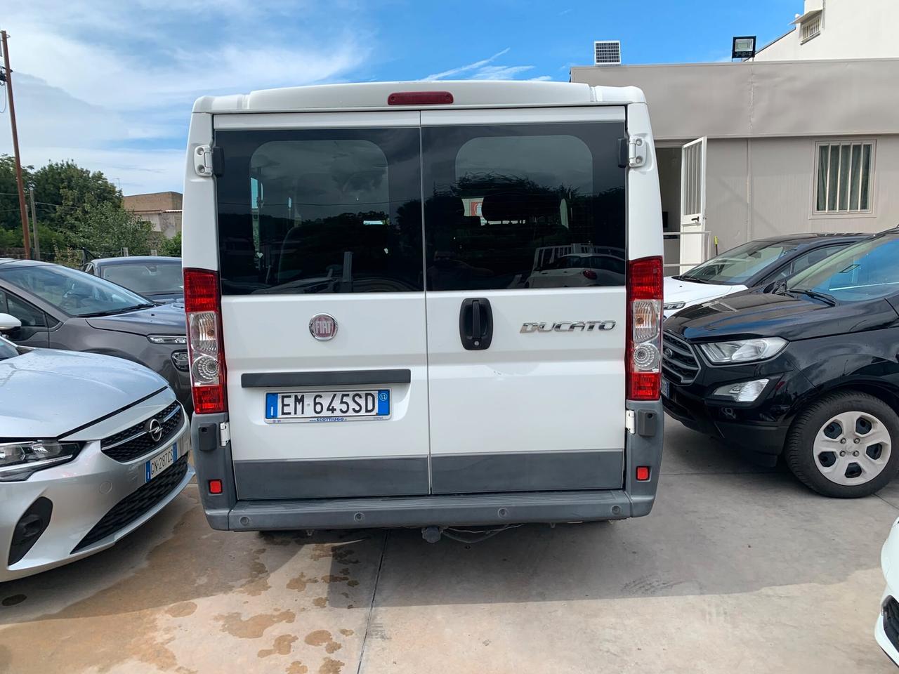 AUTOVETTURA 9 POSTI PULMINO
